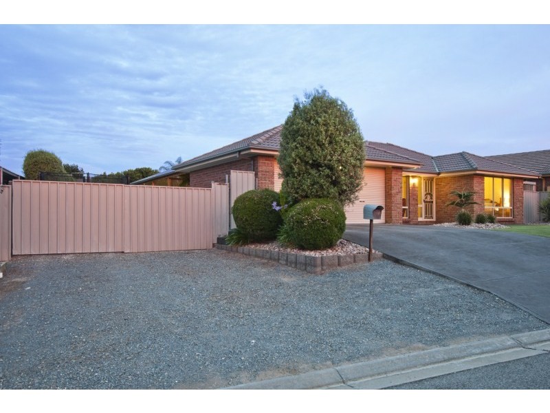2 Vines Cross Cres, Onkaparinga Hills SA 5163