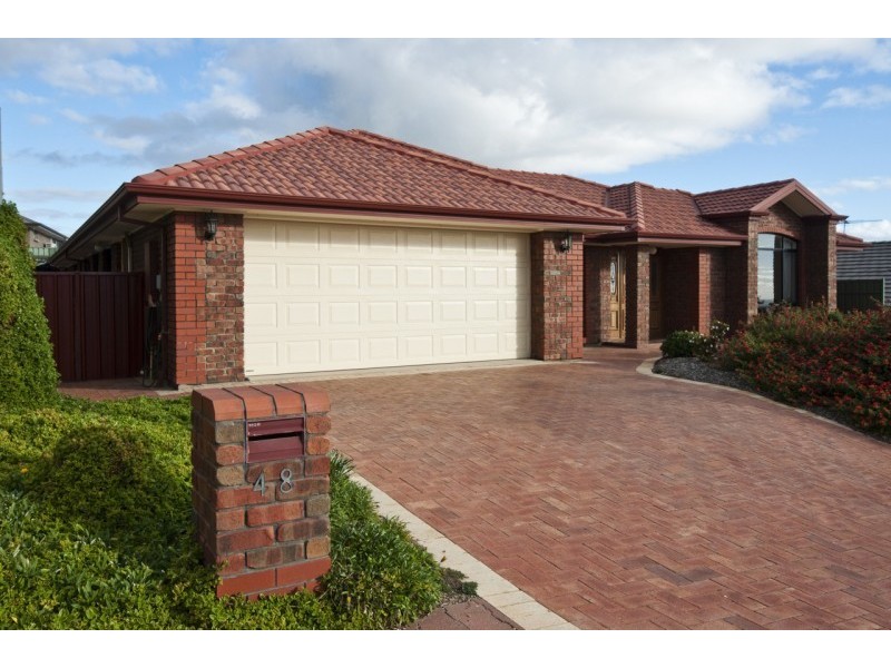 .48 Elizabeth Cres, Hallett Cove SA 5158