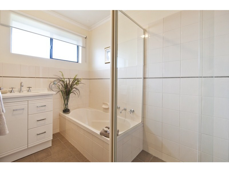 5 Serenade Cres, Aberfoyle Park SA 5159