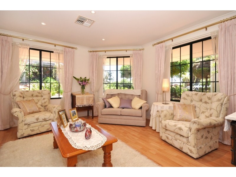 6 Lomandra Pl, Flagstaff Hill SA 5159