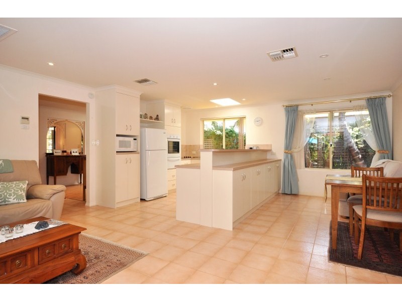 6 Lomandra Pl, Flagstaff Hill SA 5159