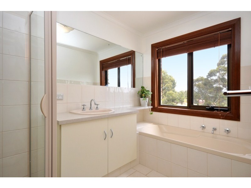 19 Kingfisher Cct, Flagstaff Hill SA 5159