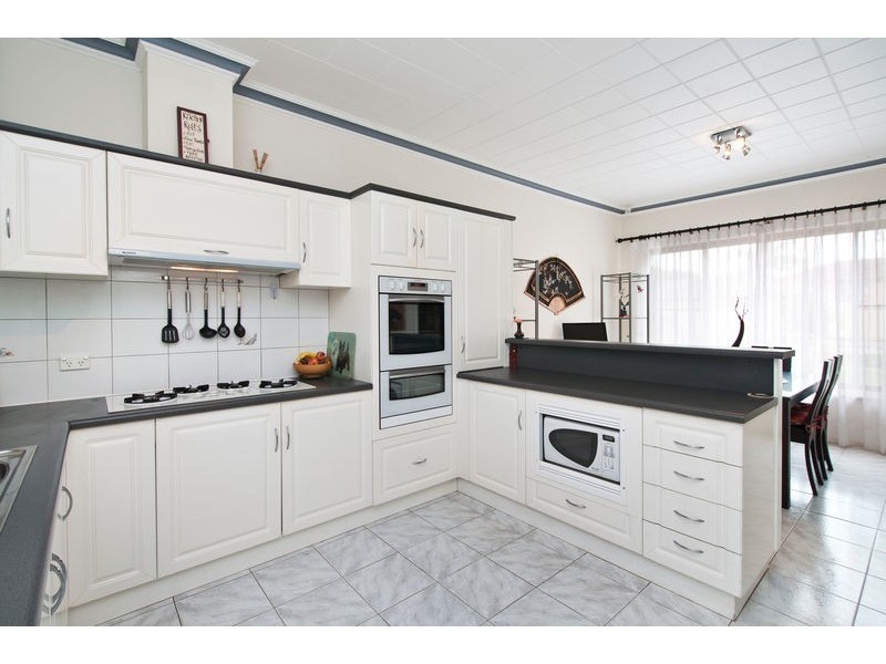 7 Bakara St, Park Holme SA 5043