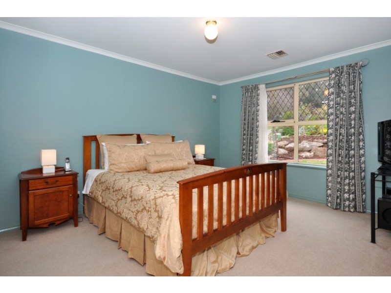 9 Margaret Cutten Grove, Aberfoyle Park SA 5159