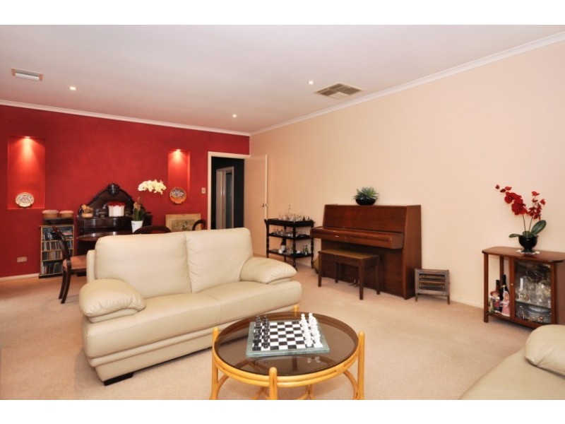 9 Margaret Cutten Grove, Aberfoyle Park SA 5159