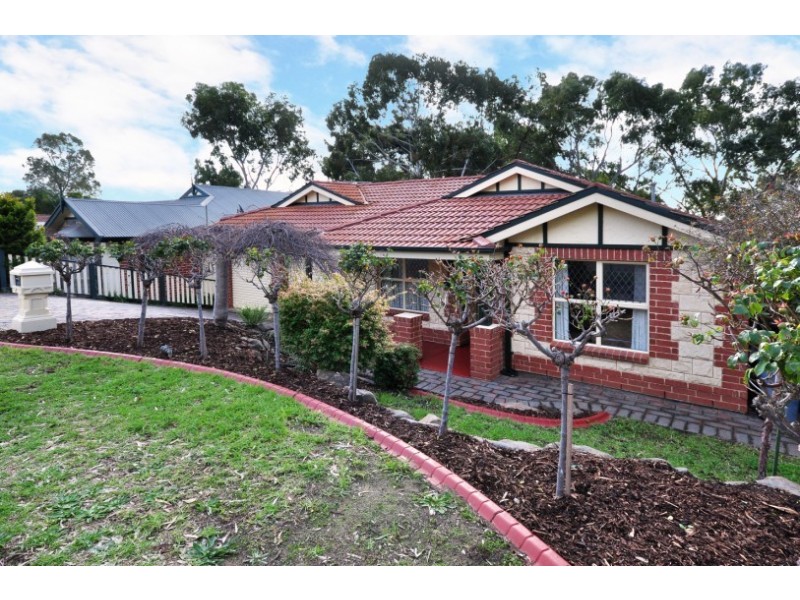 9 Margaret Cutten Grove, Aberfoyle Park SA 5159