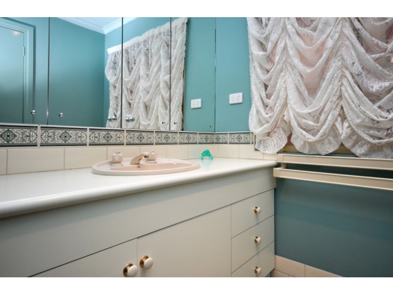 9 Margaret Cutten Grove, Aberfoyle Park SA 5159