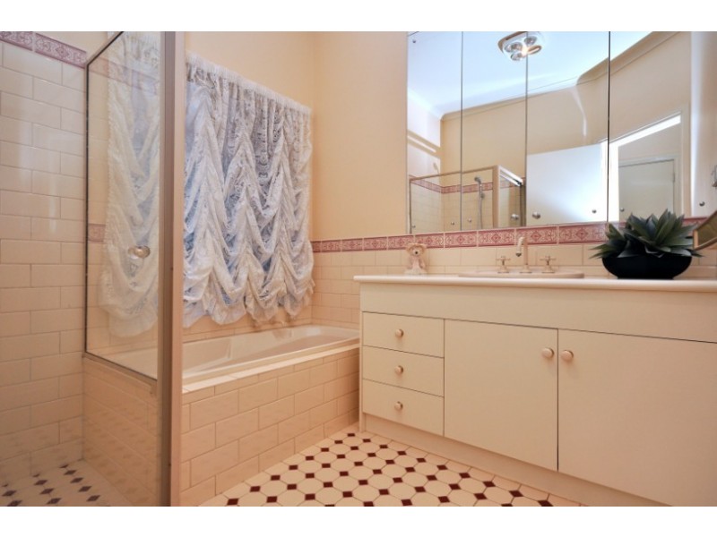 9 Margaret Cutten Grove, Aberfoyle Park SA 5159