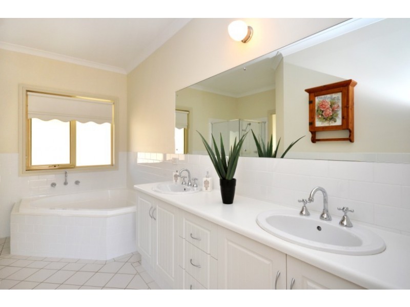 88 Mitchell Road, Chandlers Hill SA 5159