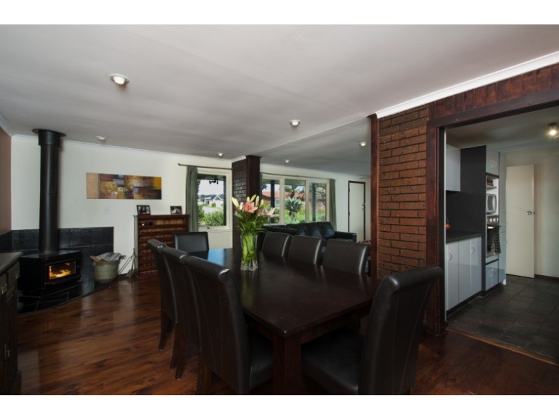 14 Manoora Drive, Hallett Cove SA 5158