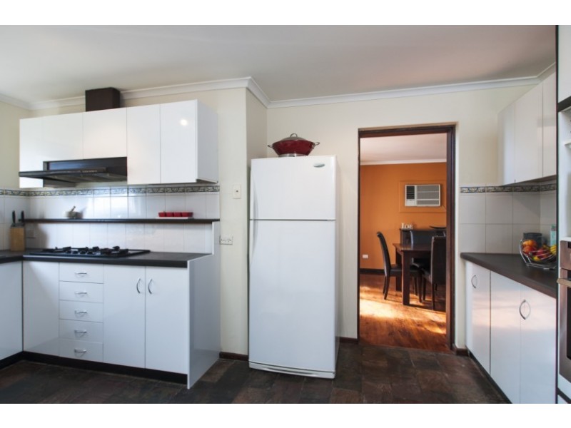14 Manoora Drive, Hallett Cove SA 5158