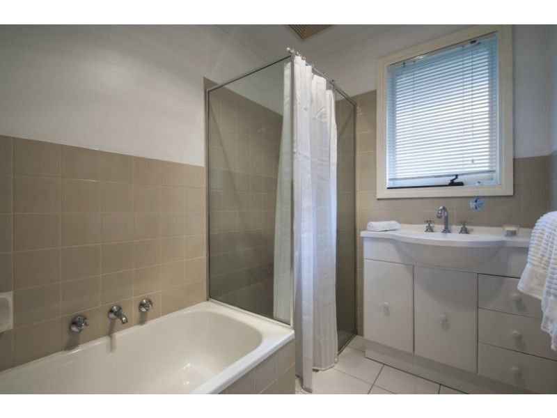 14 Manoora Drive, Hallett Cove SA 5158