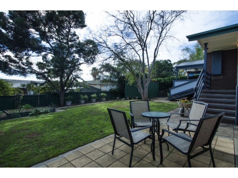 14 Manoora Drive, Hallett Cove SA 5158