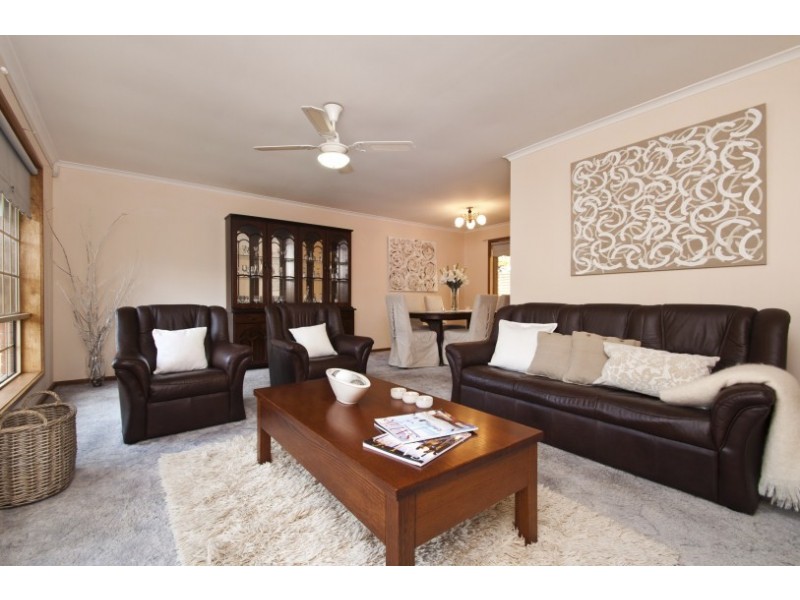 17 Alfonso Dr, Hallett Cove SA 5158