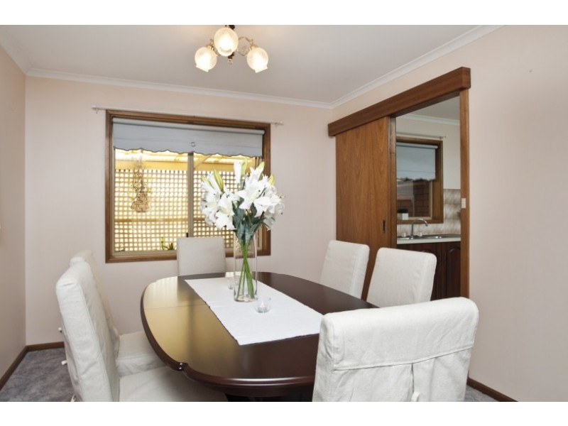 17 Alfonso Dr, Hallett Cove SA 5158