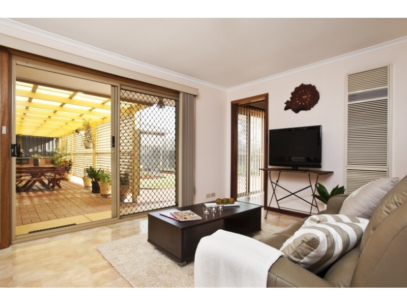 17 Alfonso Dr, Hallett Cove SA 5158
