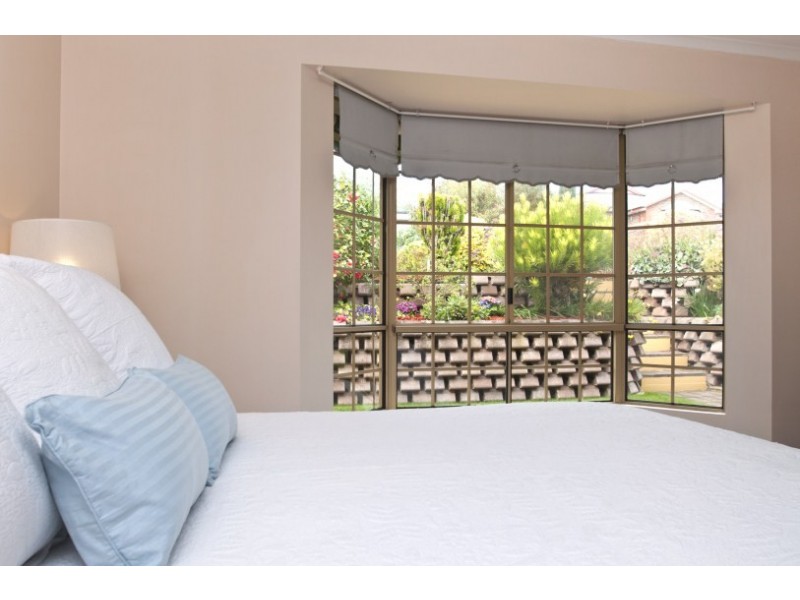 17 Alfonso Dr, Hallett Cove SA 5158