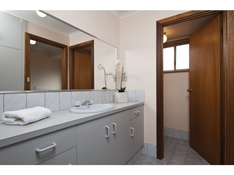 17 Alfonso Dr, Hallett Cove SA 5158