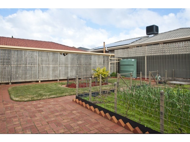 17 Alfonso Dr, Hallett Cove SA 5158