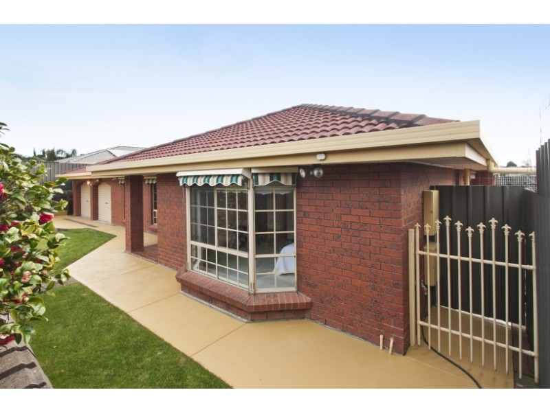 17 Alfonso Dr, Hallett Cove SA 5158