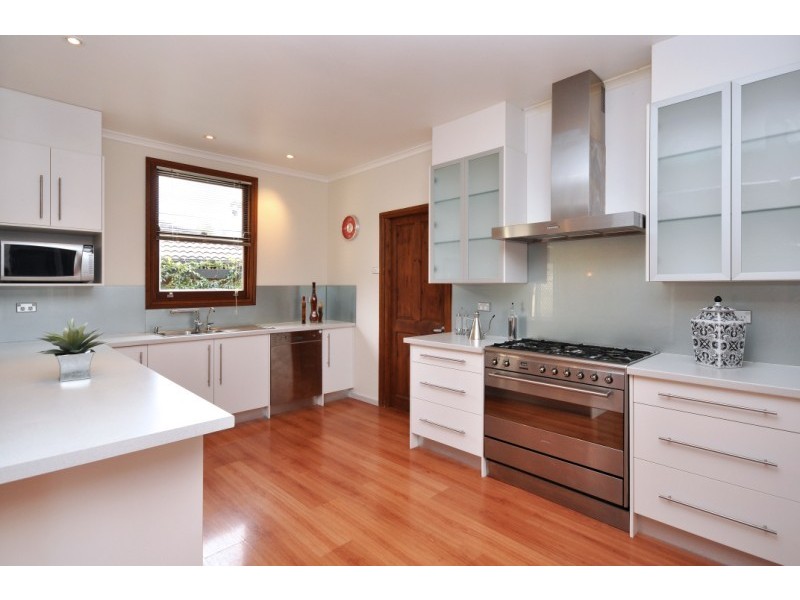 4 Oakley Road, Aberfoyle Park SA 5159