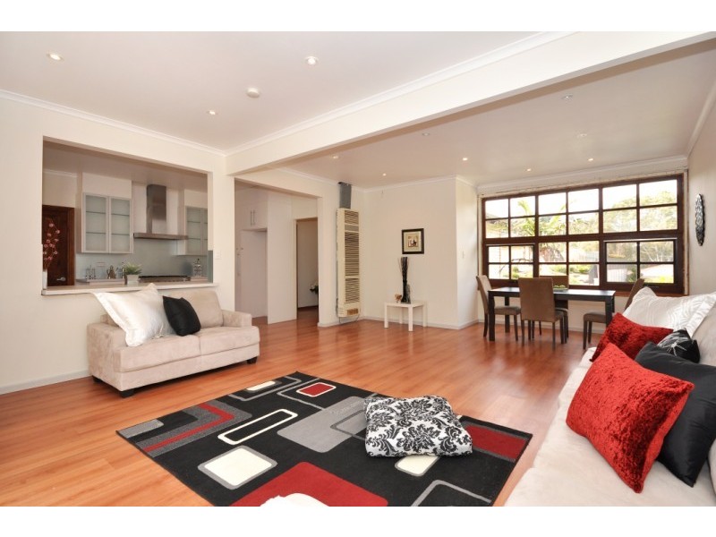 4 Oakley Road, Aberfoyle Park SA 5159