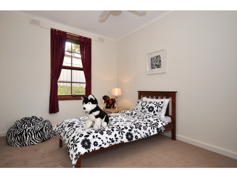 4 Oakley Road, Aberfoyle Park SA 5159