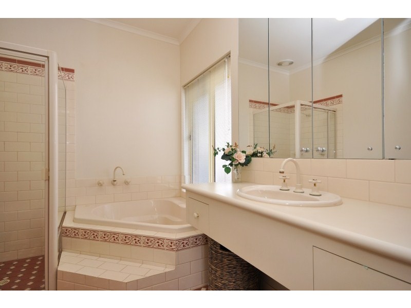 5 Ironbark Avenue, Flagstaff Hill SA 5159