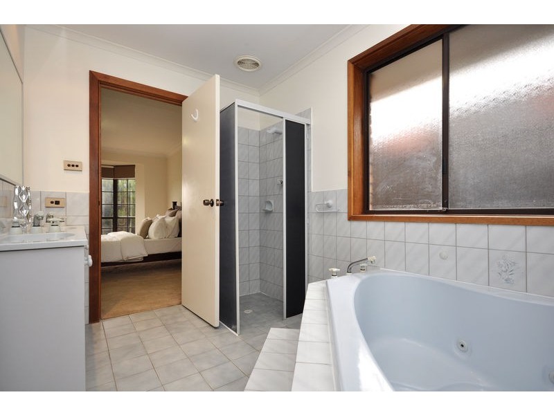 4 Minerva Grove, Happy Valley SA 5159