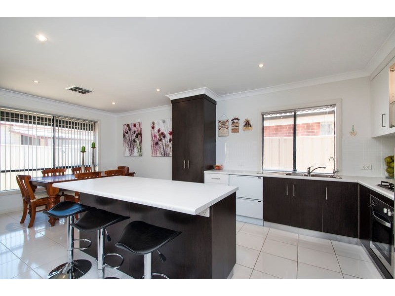 2d Dalkeith Ave, Dover Gardens SA 5048