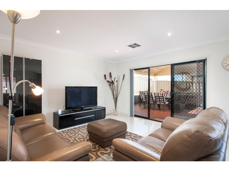 2d Dalkeith Ave, Dover Gardens SA 5048