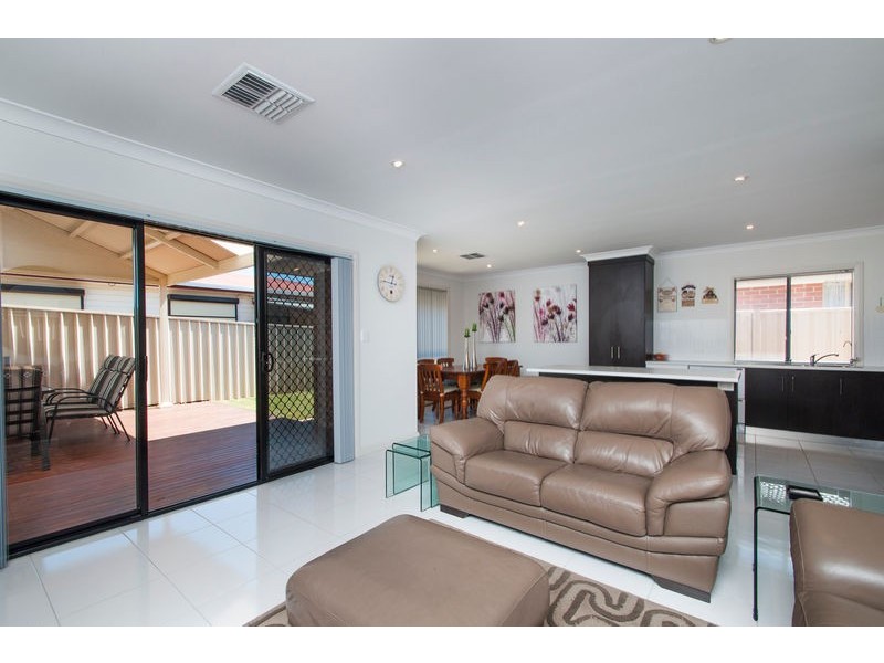 2d Dalkeith Ave, Dover Gardens SA 5048