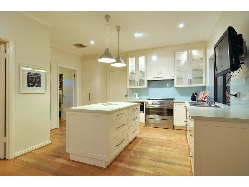 4 Goldfinch Place, Flagstaff Hill SA 5159