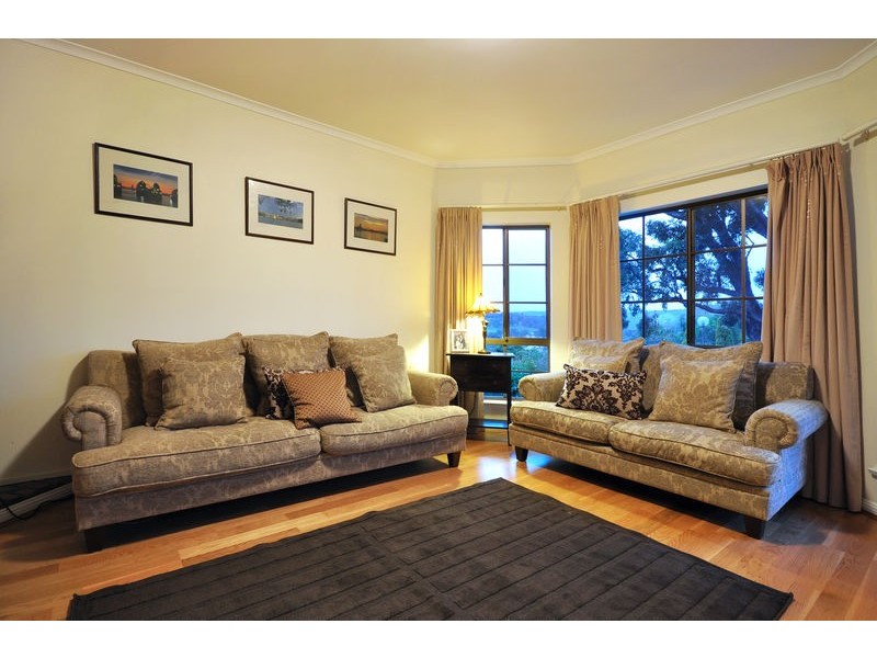 4 Goldfinch Place, Flagstaff Hill SA 5159