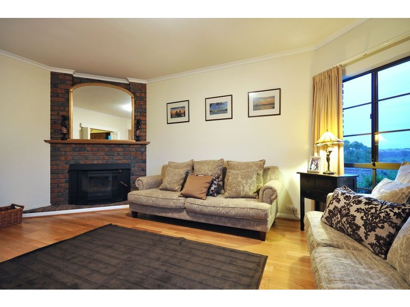 4 Goldfinch Place, Flagstaff Hill SA 5159