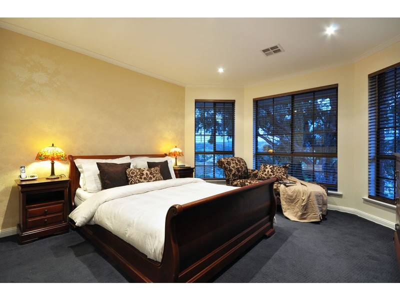 4 Goldfinch Place, Flagstaff Hill SA 5159