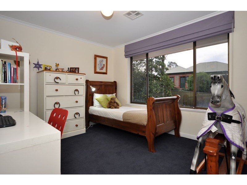 4 Goldfinch Place, Flagstaff Hill SA 5159