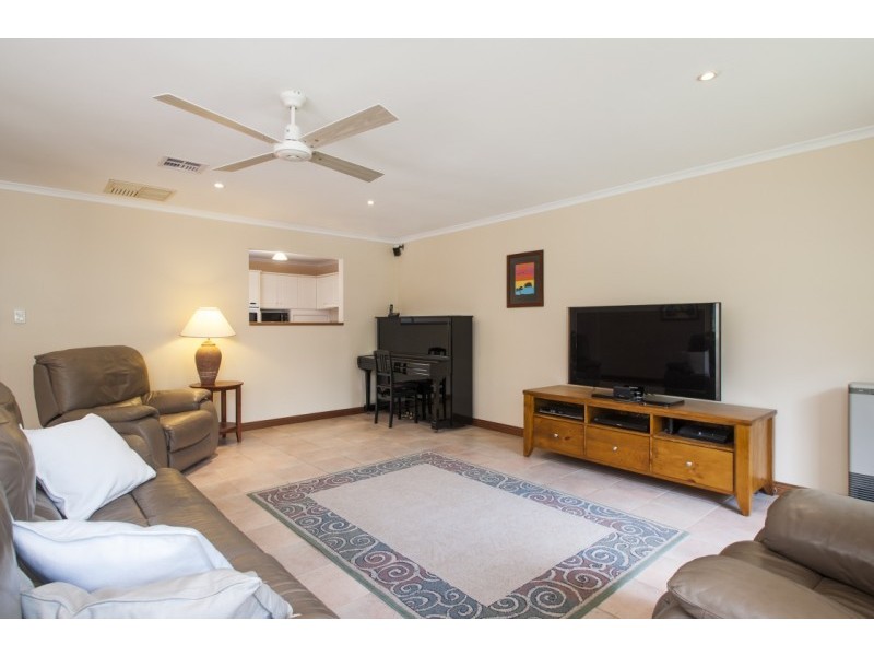 12 Falcon Ave, Hallett Cove SA 5158