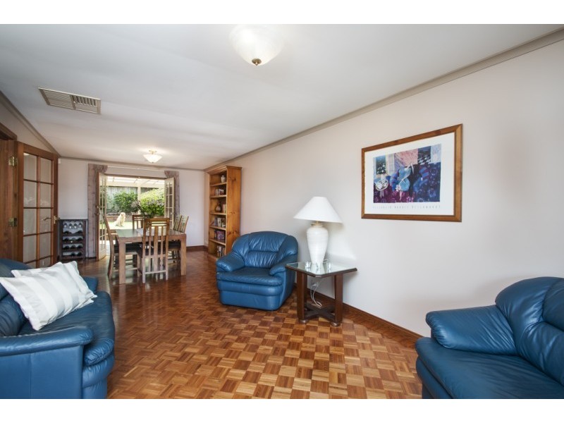 12 Falcon Ave, Hallett Cove SA 5158