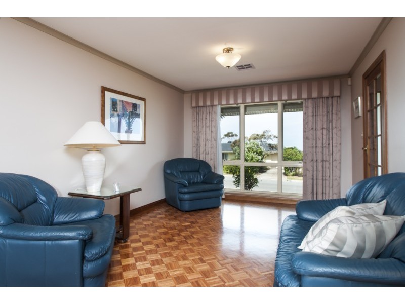 12 Falcon Ave, Hallett Cove SA 5158