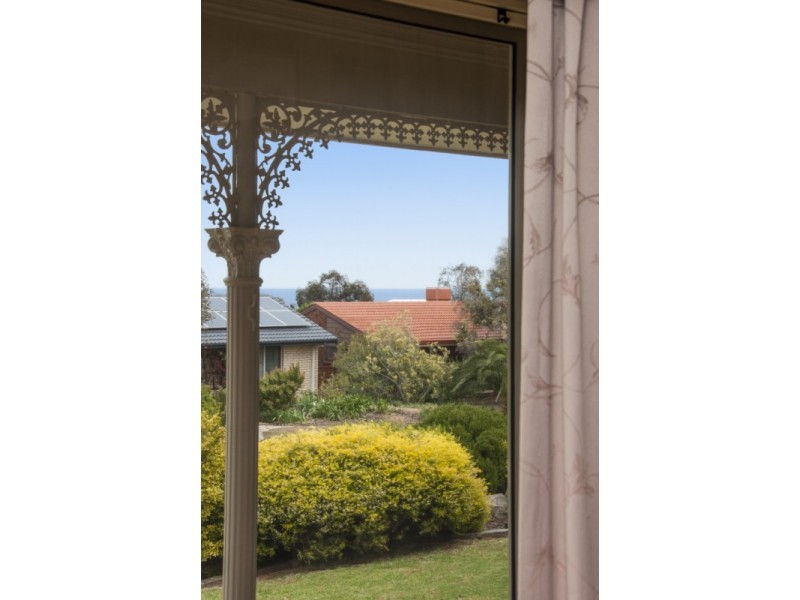 12 Falcon Ave, Hallett Cove SA 5158