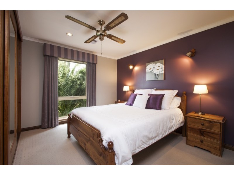 12 Falcon Ave, Hallett Cove SA 5158