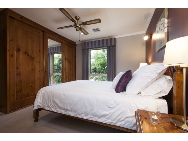 12 Falcon Ave, Hallett Cove SA 5158