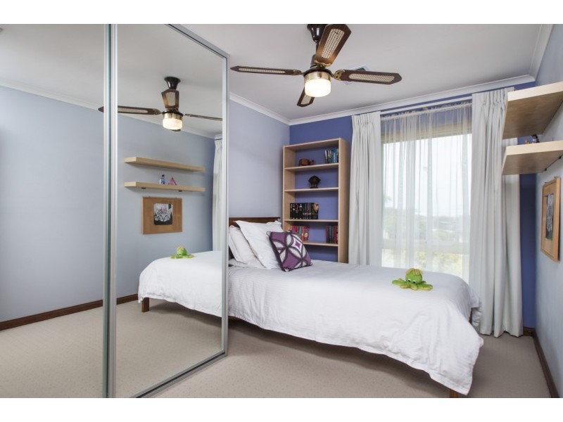 12 Falcon Ave, Hallett Cove SA 5158