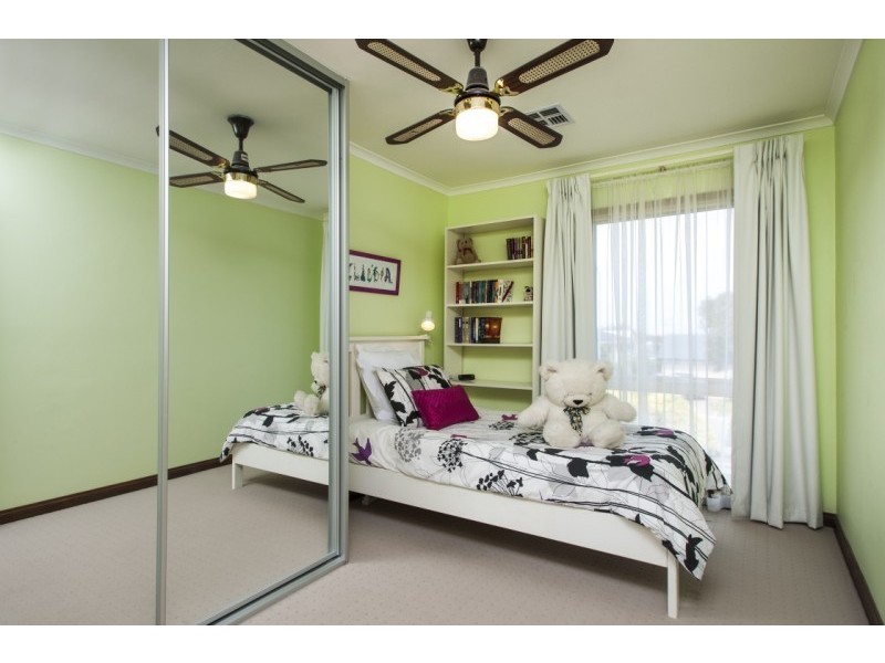 12 Falcon Ave, Hallett Cove SA 5158