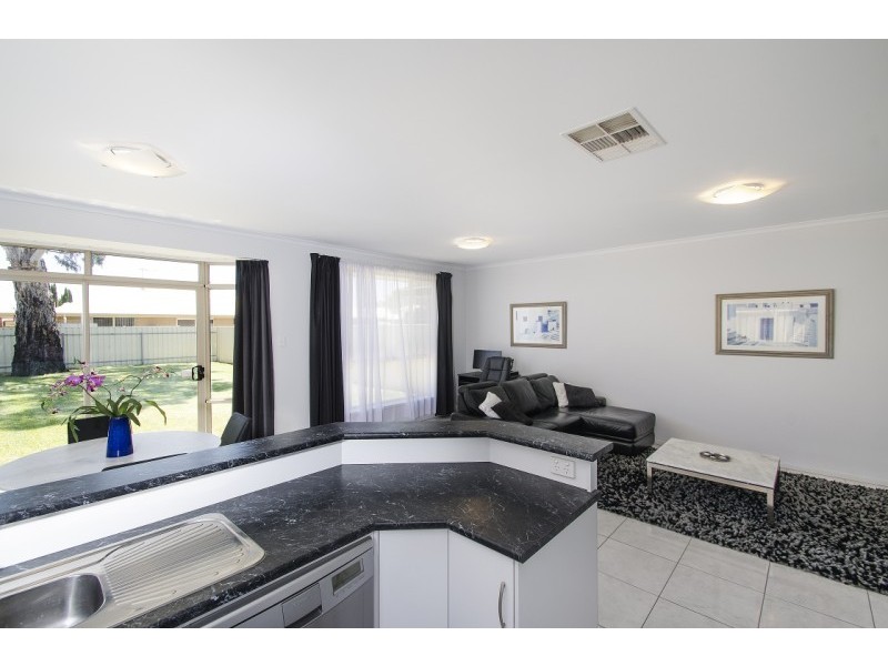 71 Weroona Avenue, Park Holme SA 5043