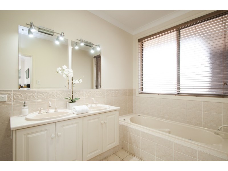 .4 Douglas Fir Ct (Monterey Pine Est), Aberfoyle Park SA 5159