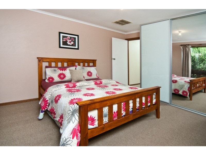 33 Monaro Road, Aberfoyle Park SA 5159