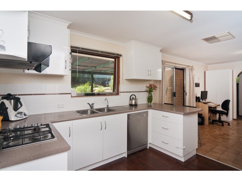 33 Monaro Road, Aberfoyle Park SA 5159