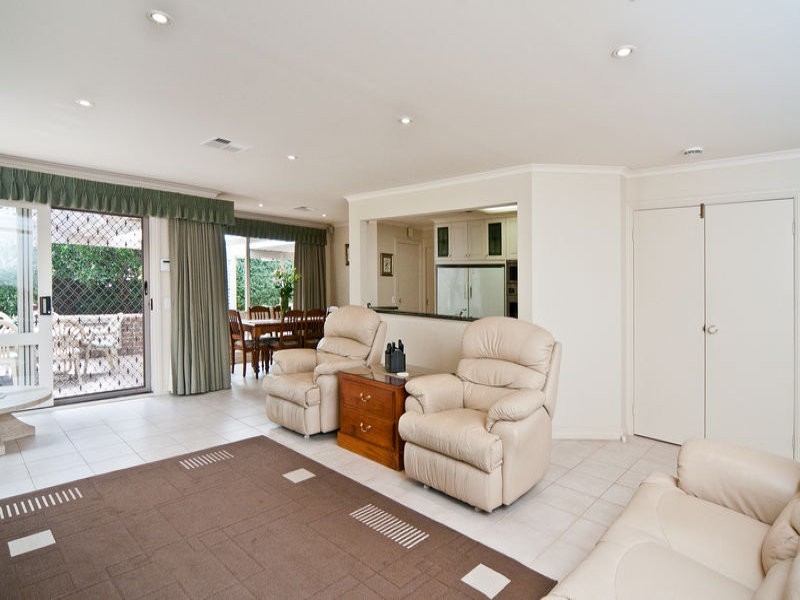 11 Palmyra Court, Flagstaff Hill SA 5159